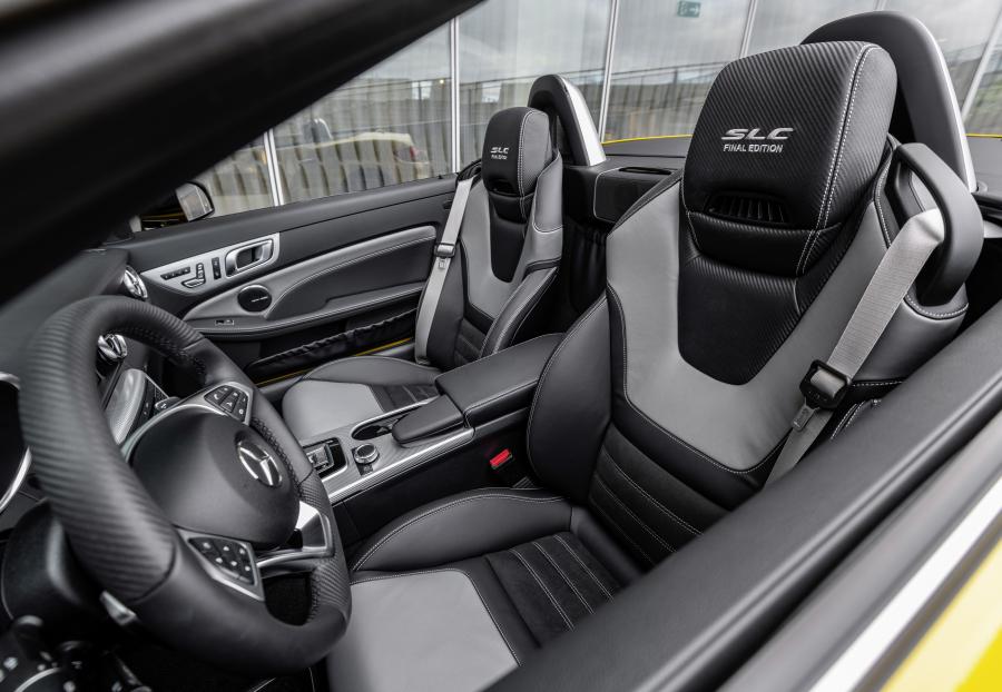 Интерьер Mercedes-Benz SLC300 Final Edition (R172) 2019 года  (WW) (фото 5 из 16)